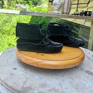 Harvester Moccasin Boots Women Size 6 Black Suede Fringe Manitobah Mukluks